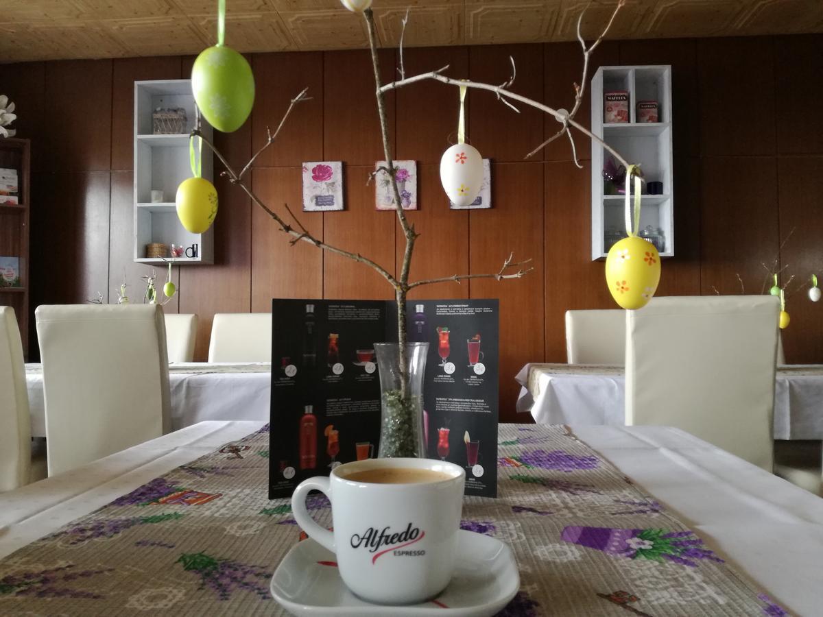 Hotel Tatrania Stará Lesná Buitenkant foto